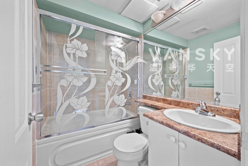 251130130216_Suite 1 bath.JPEG